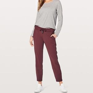 Lululemon On the Fly Pant in color Redwood